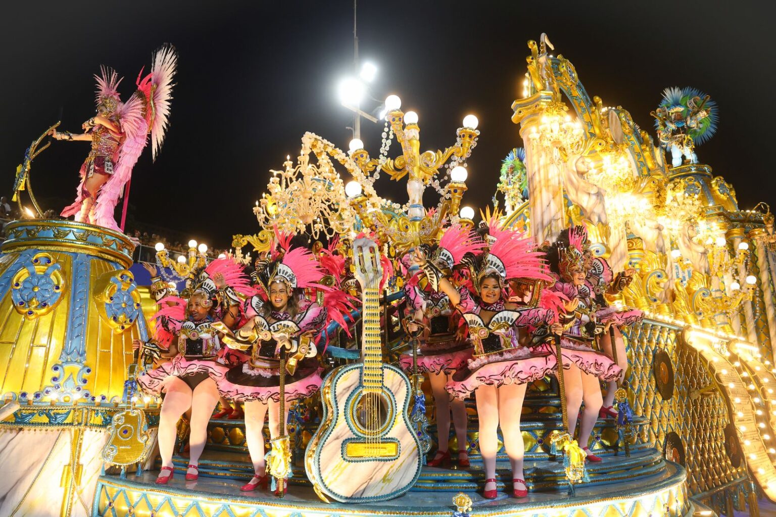 Beija-Flor é campeã do Carnaval 2025 do Rio de Janeiro; Grande Rio fica em 2º lugar