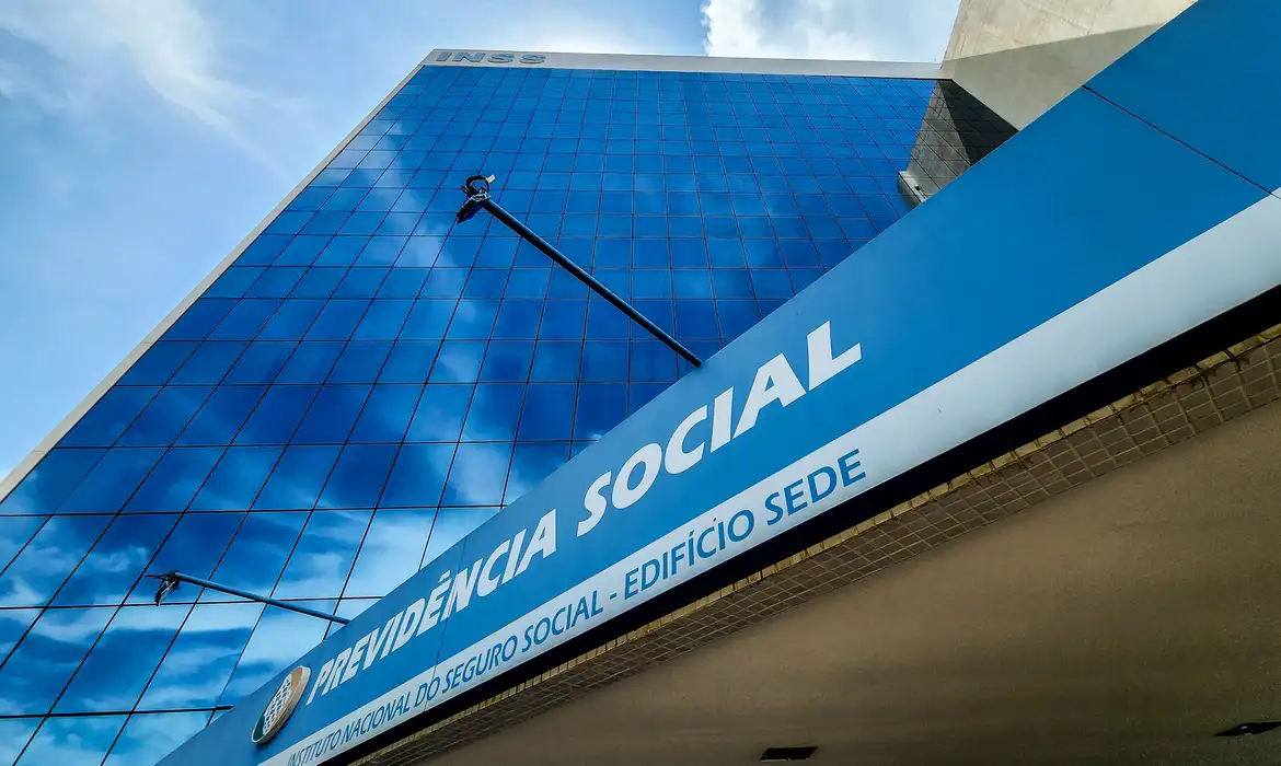 INSS: Governo alerta para golpes que prometem ressarcir aposentados