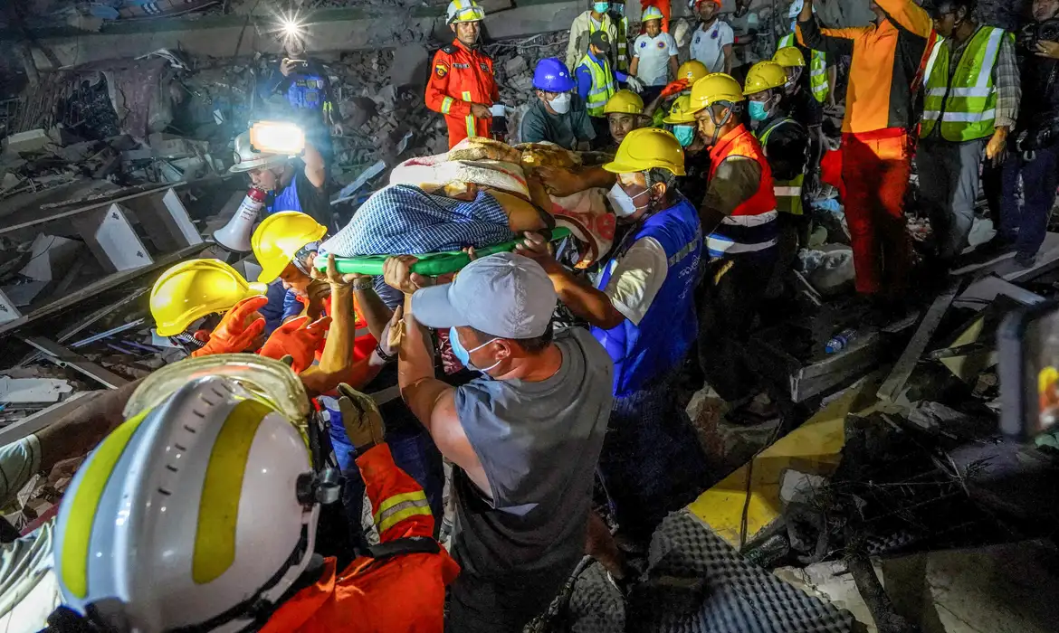 Terremoto em Myanmar deixa mais de 2,7 mil mortos