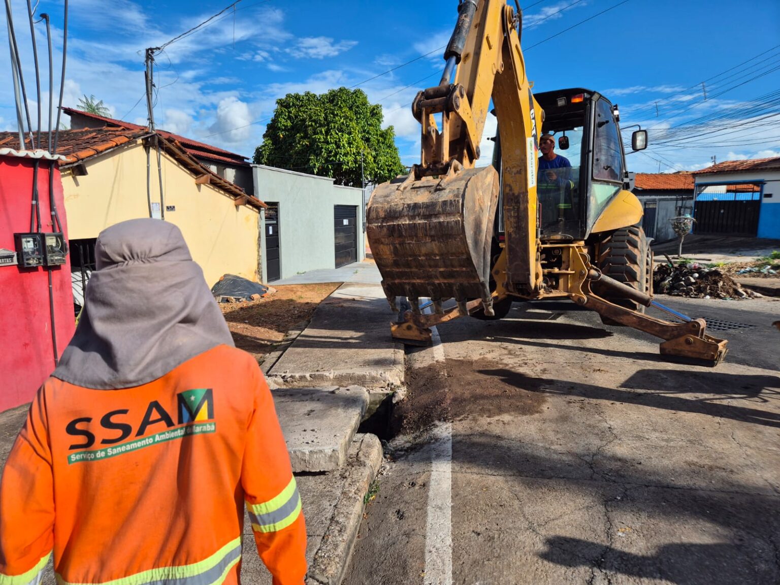 Folha 28 recebe serviços de limpeza de grotas e bueiros