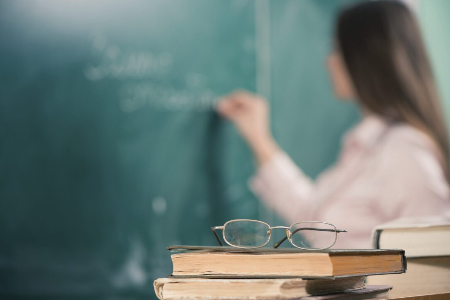 Brasil paga um dos piores salários para professores no mundo