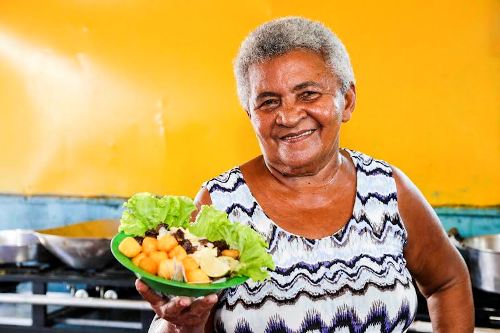 Conheça a história da mulher que construiu a primeira barraca da Praia do Tucunaré em Marabá