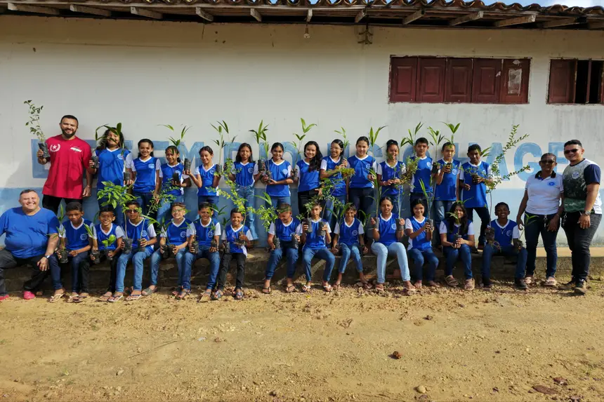 Estudantes do Pará fortalecem a educação ambiental com plantio de árvores frutíferas