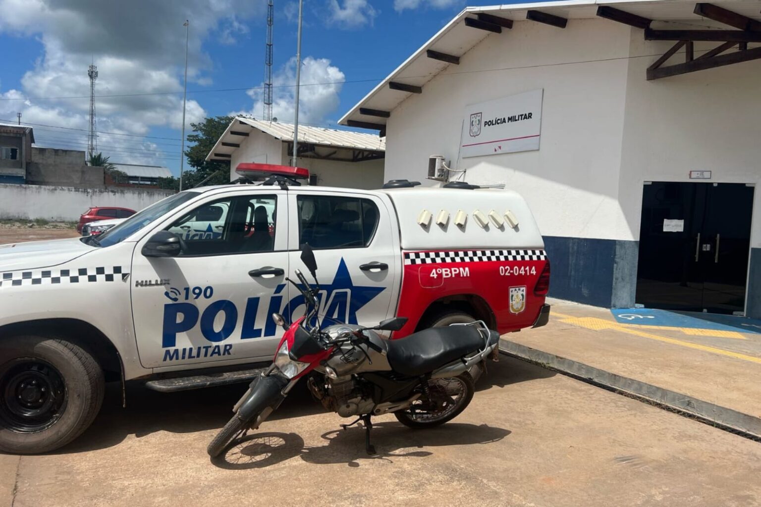Três assaltantes agridem homem e roubam moto em Marabá