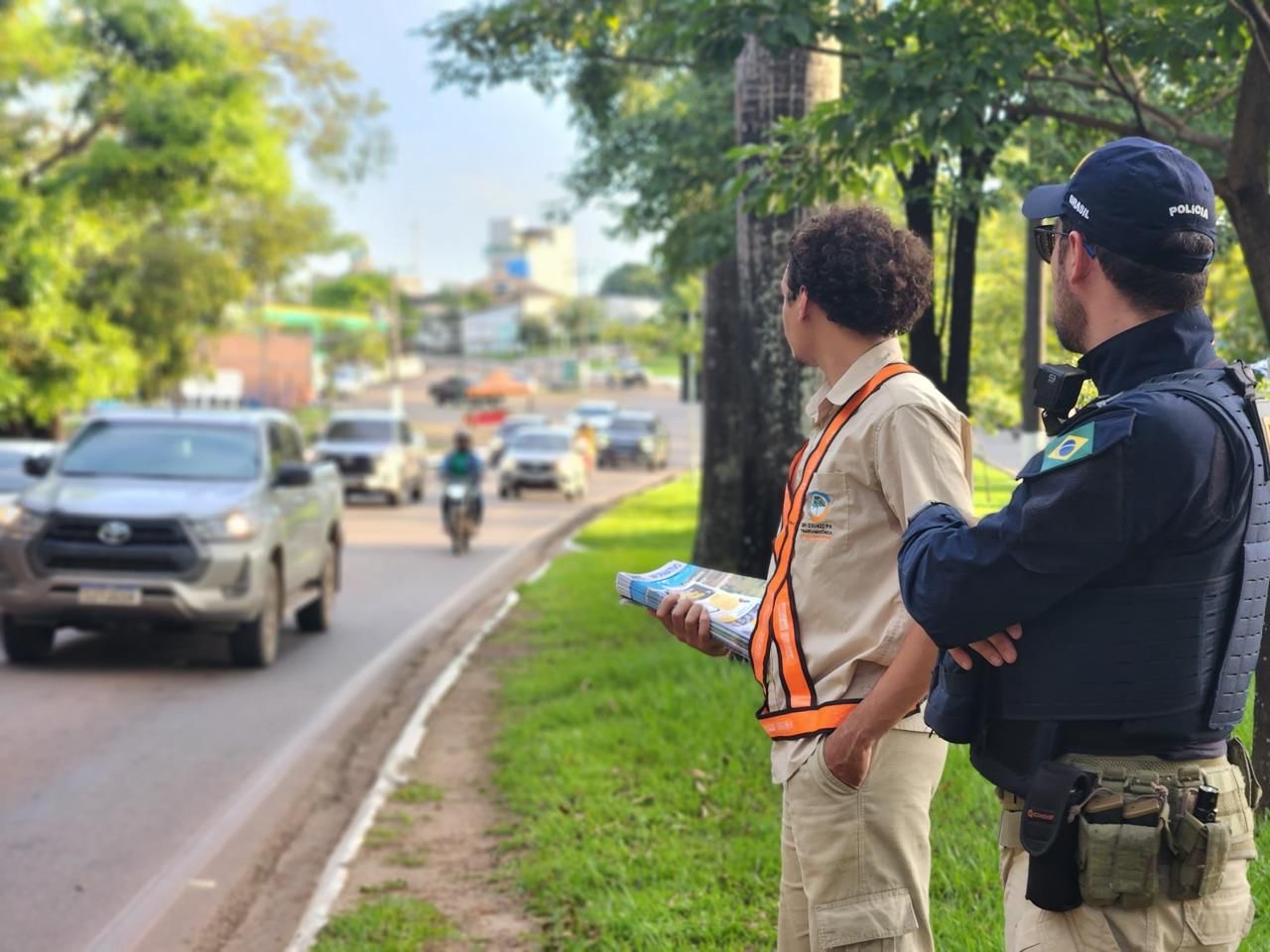 PRF e DNIT realizam blitz educativa de Páscoa em Marabá