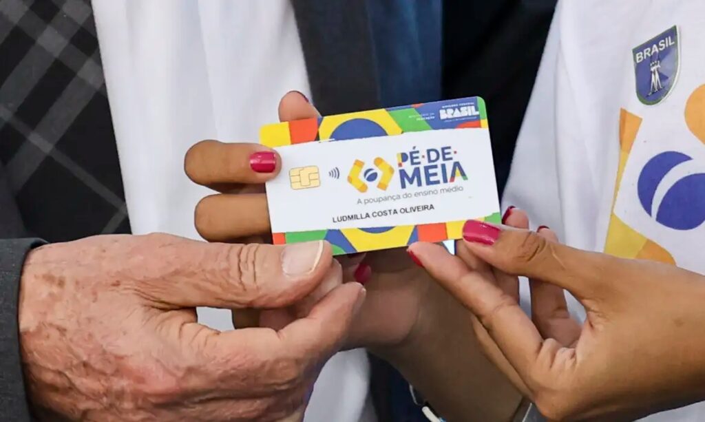Estudantes nascidos em maio e junho recebem 1ª parcela do Pé-de-Meia