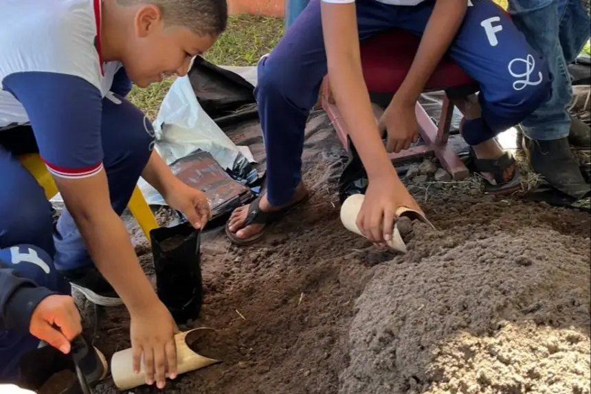 Alunos participam de ação ambiental com o Ideflor-Bio em São Geraldo do Araguaia