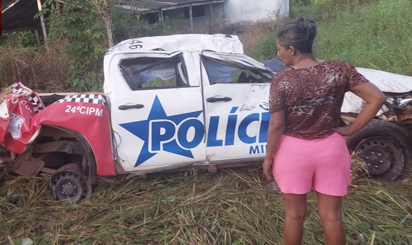 Viatura da Polícia Militar capota na BR-230 entre Marabá e Itupiranga
