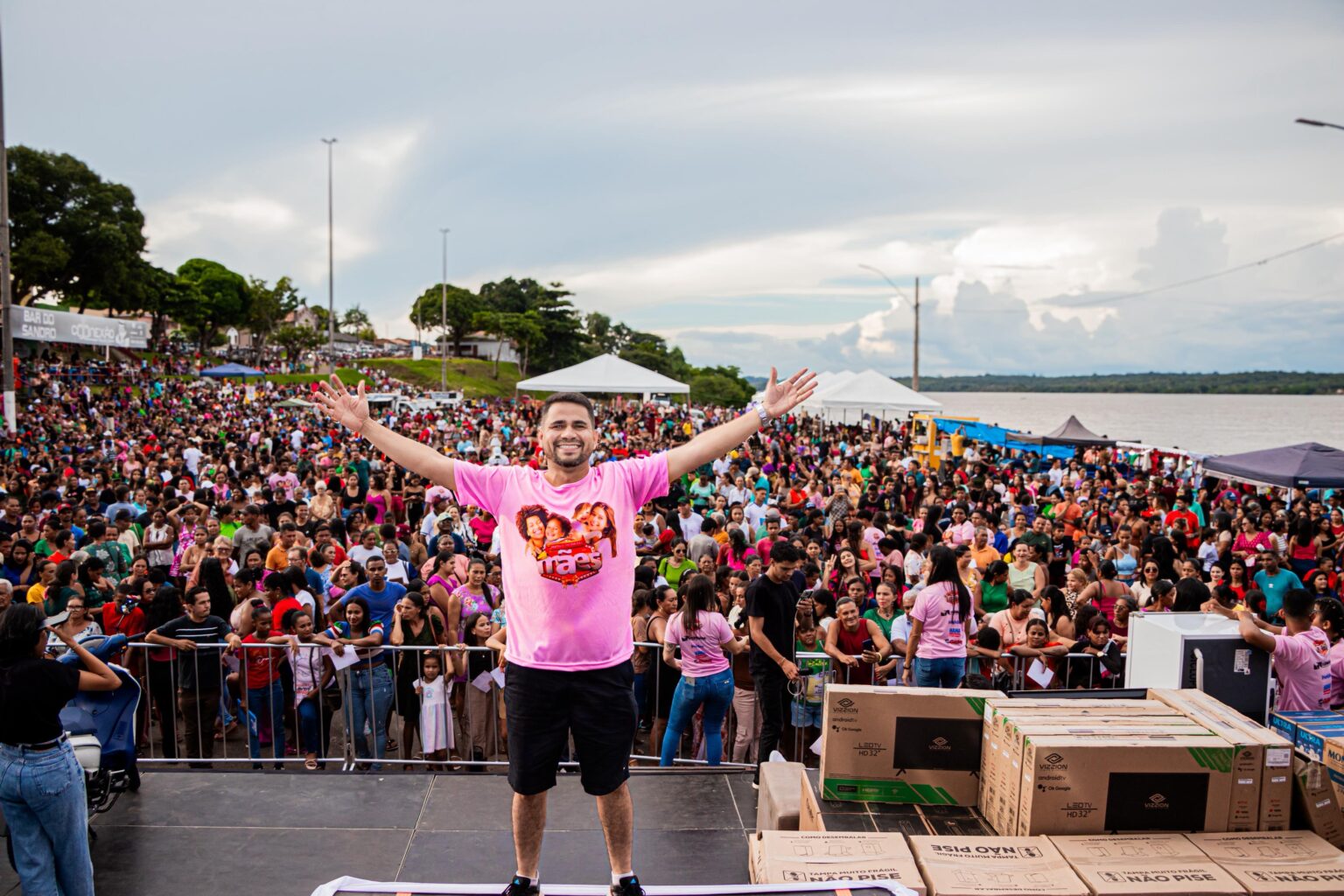 Itupiranga celebra Dia das Mães com show de Pinduca, prêmios e bingo de motos na orla
