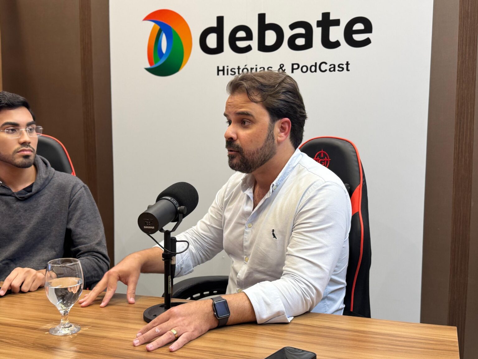 Toni Cunha defende gestão e rebate opositores durante entrevista no Canal Debate