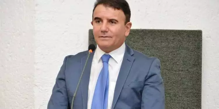 Quem é o prefeito de Palmas alvo de operação sobre vazamento de investigações da PF