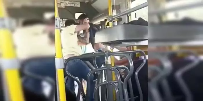 Homens ‘saem no soco’ por assento em ônibus e um acaba preso pela PM