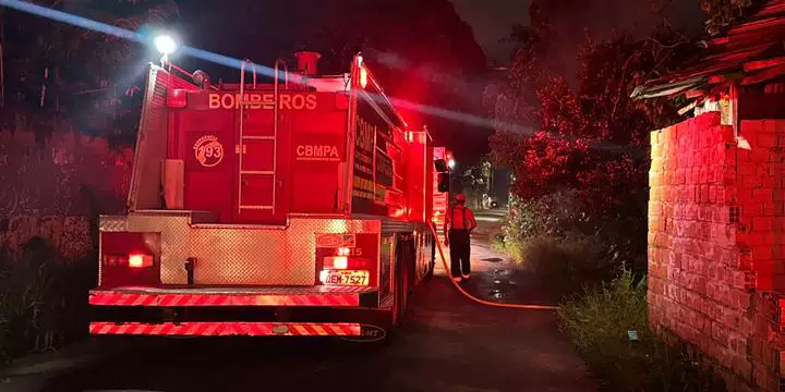Incêndio destrói casa de madeira no Pará