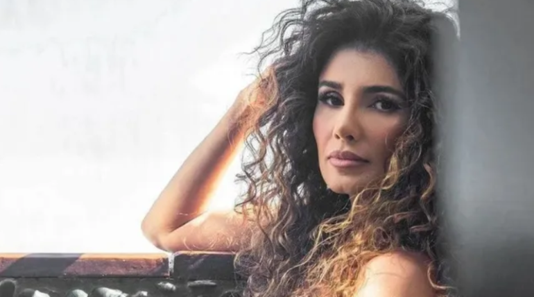 De bumbum à mostra, Paula Fernandes choca web ao posar na praia