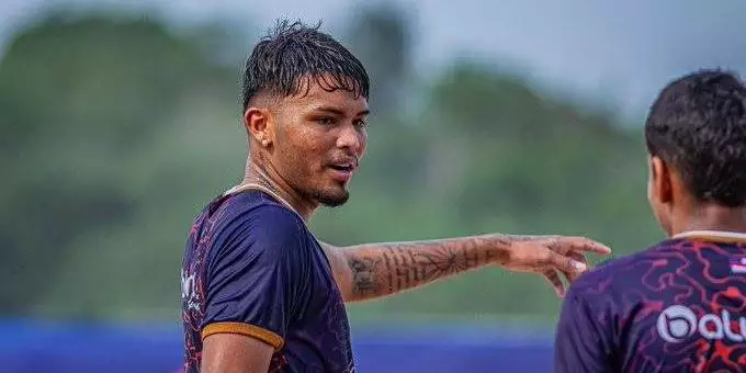Jogador de futebol é perseguido e assassinado após defender esposa de assédio