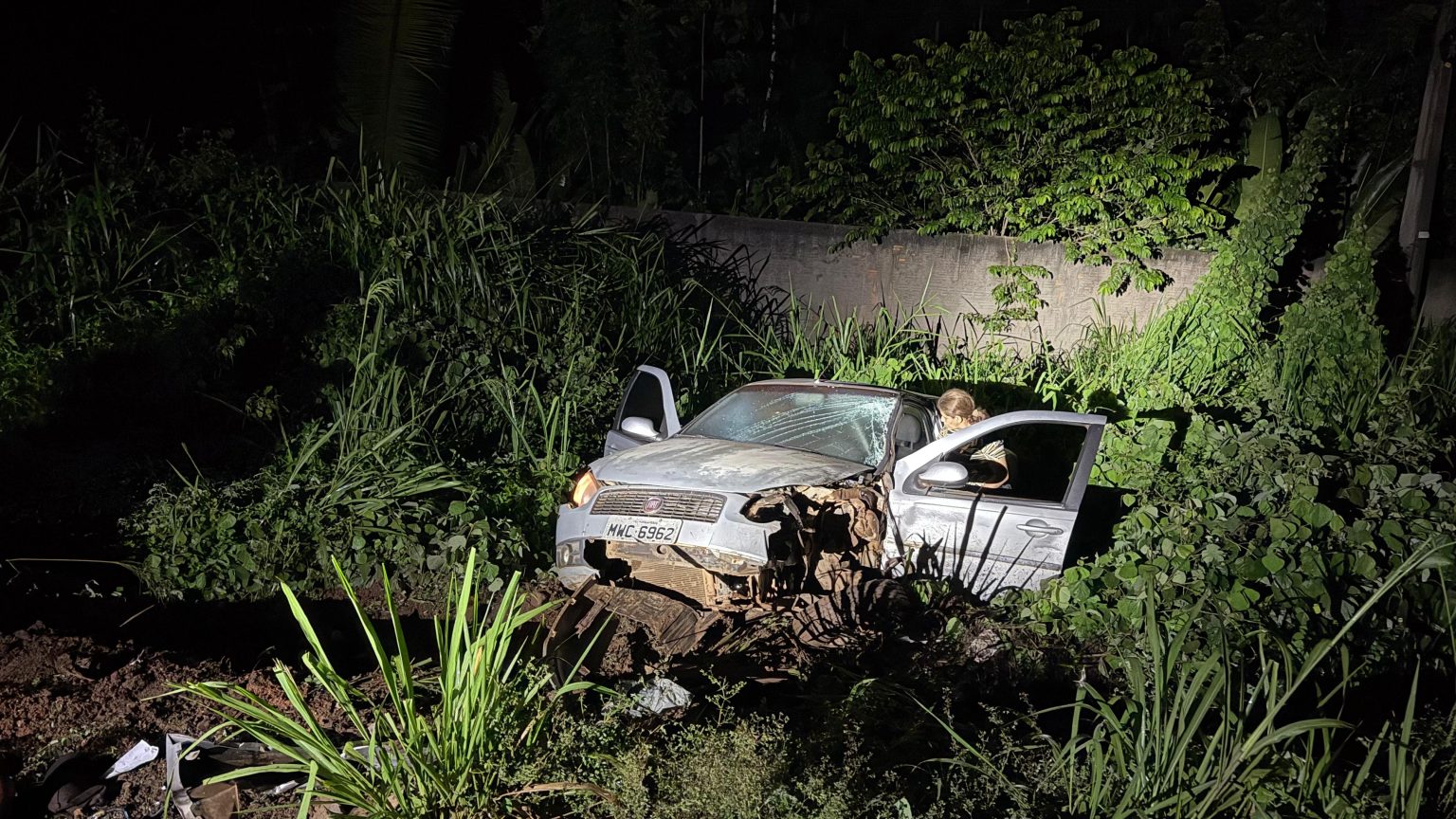 Motorista foge de abordagem da PM e causa grave acidente em Parauapebas