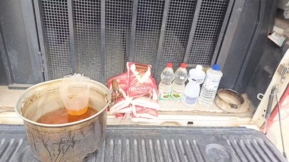 Dupla é presa suspeita de fabricar e vender mel com álcool, vinagre e açúcar no Pará