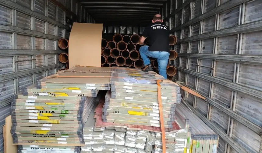 Sefa apreende 145 portas escondidas dentro de caminhão baú no Pará