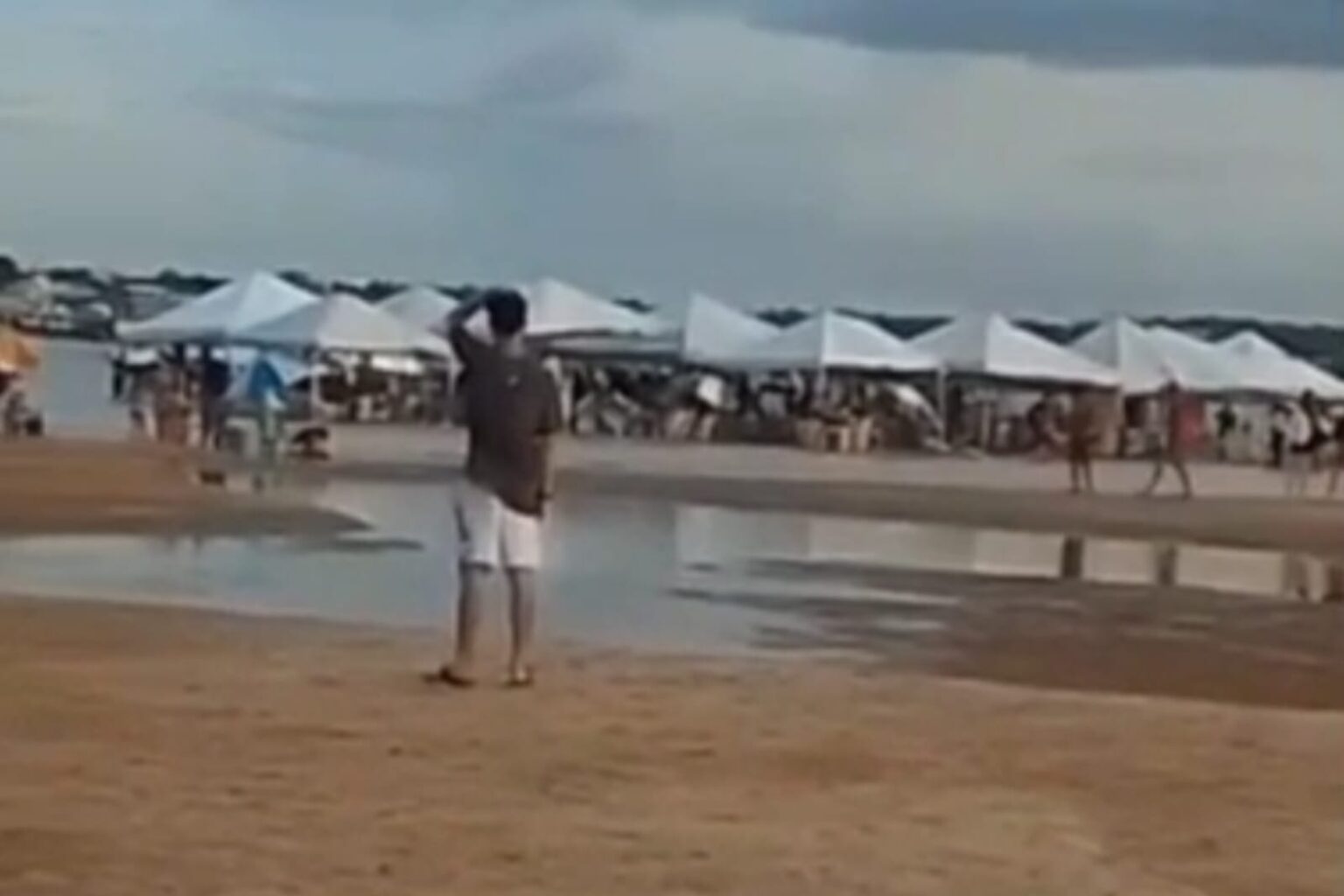Jovem é baleado na Praia do Tucunaré em Marabá