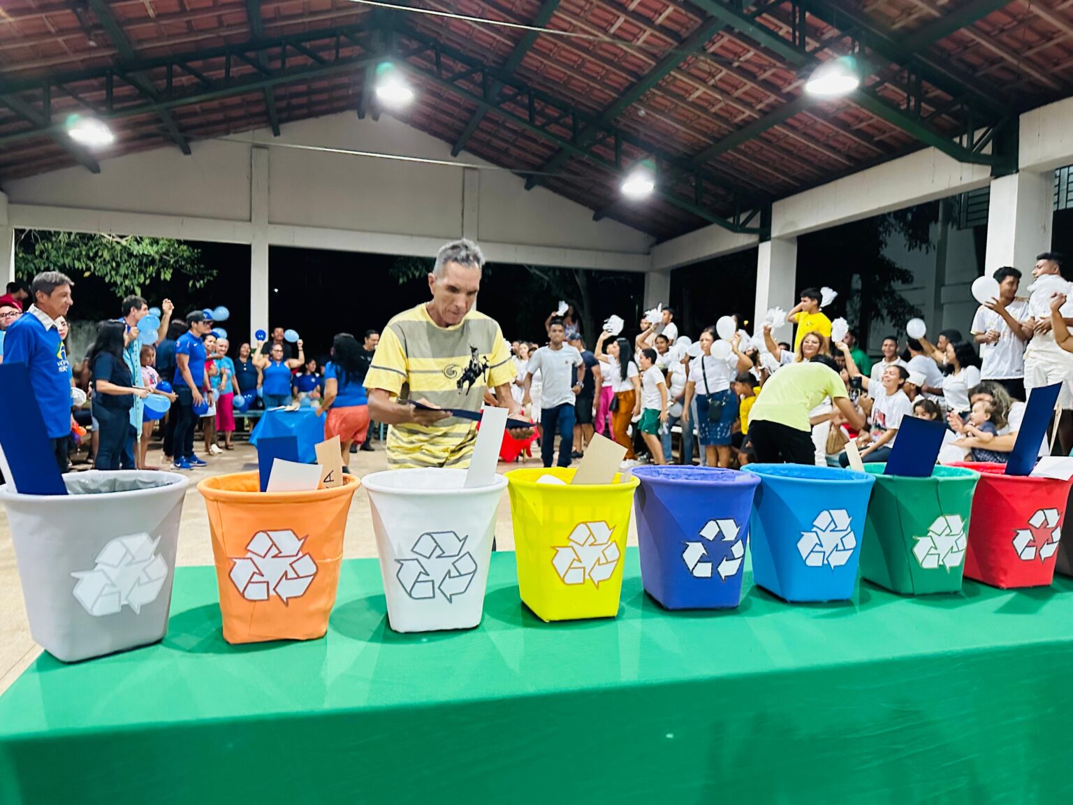 Gincana ecológica envolve 200 alunos da EJA e incentiva a preservação do meio ambiente