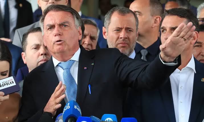 Moraes marca interrogatórios de Bolsonaro e outros 7 réus da trama golpista