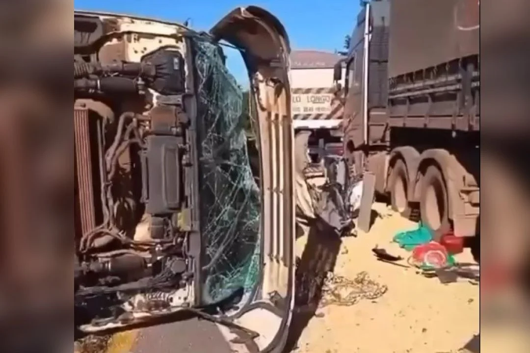 Vídeo: colisão entre carretas deixa feridos na BR 163, no Pará