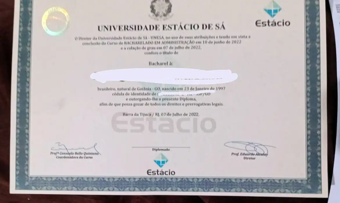 Polícia Federal faz operação contra falsificação de diplomas de ensino superior