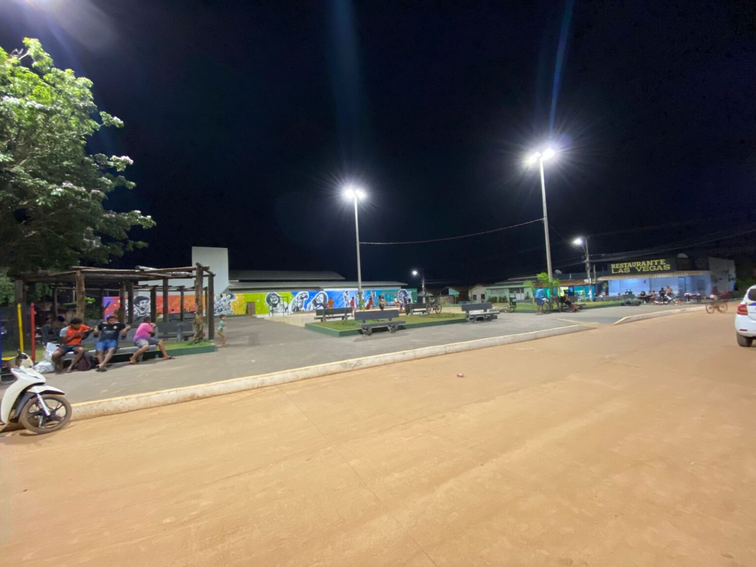 Moradores do Jardim União e Bela Vista comemoram a chegada das luminárias em led