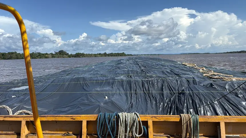 Sefa apreende mais de 24 mil latas de cerveja e balsas com calcário no Pará
