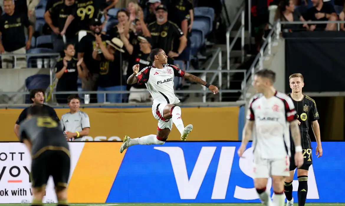 Flamengo empata com o Los Angeles e pega o Bayern nas oitavas do Mundial