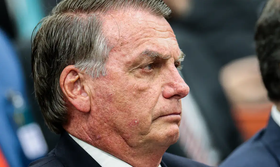 Bolsonaro passa mal, cancela compromissos em Goiás e retorna a Brasília
