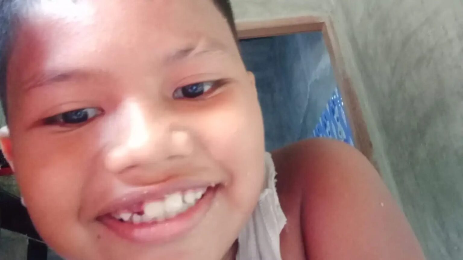 Menino de oito anos morre após ser espancado por ser cristão