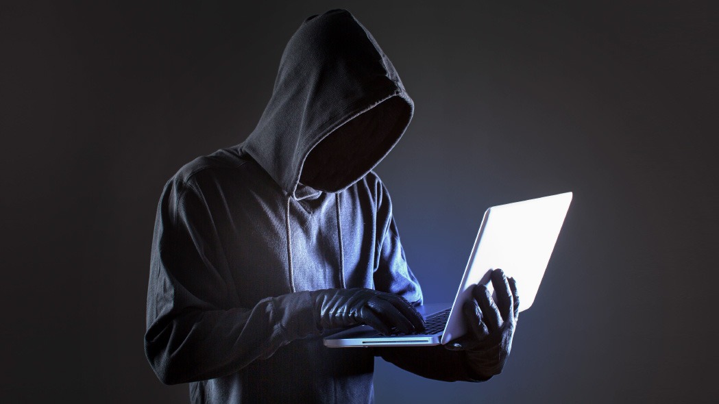 IA aumenta a criação de deepfakes de pornografia com mulheres, diz estudo