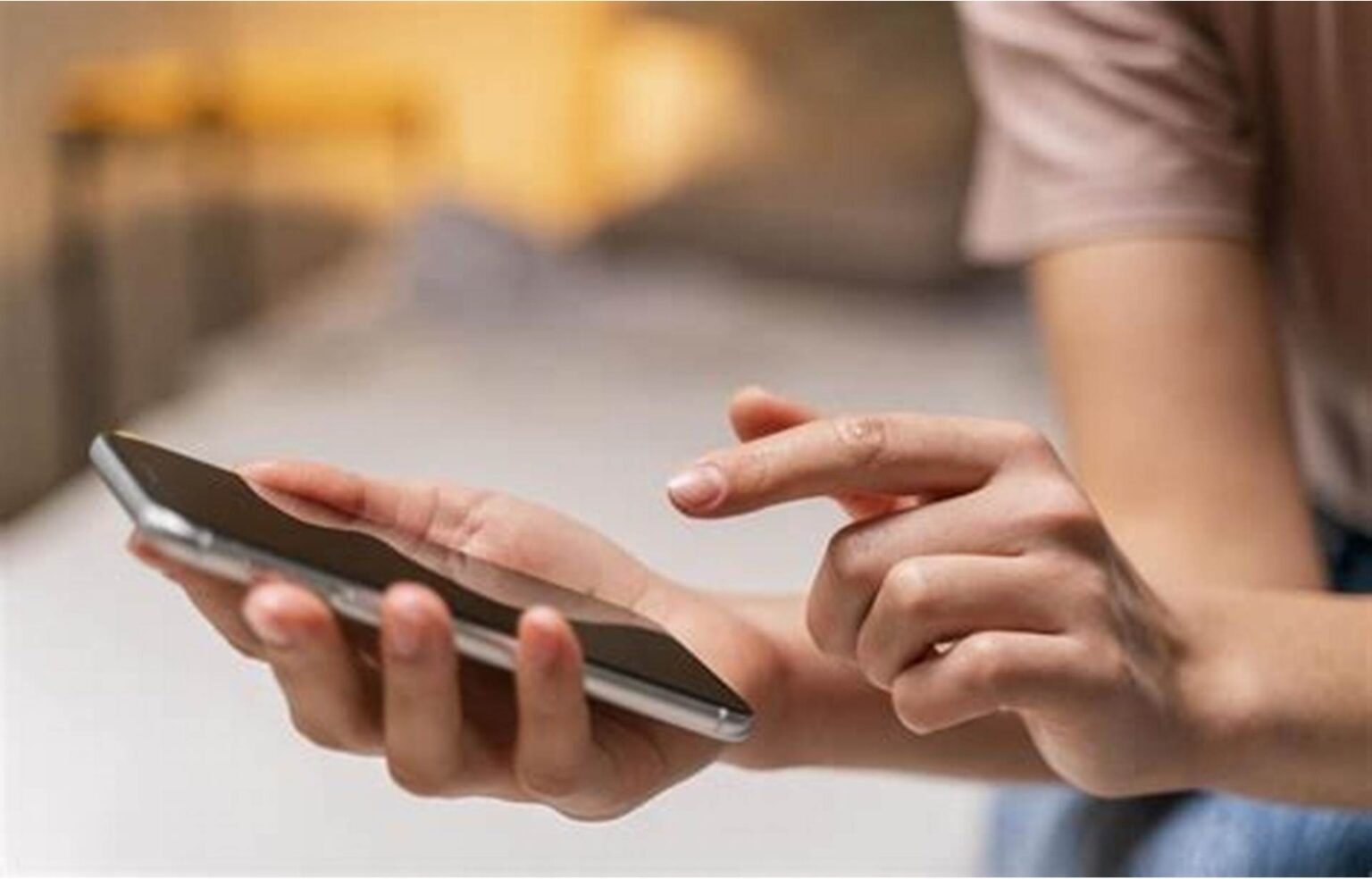 Estudo alerta sobre riscos do excesso digital e suicídio entre adolescentes