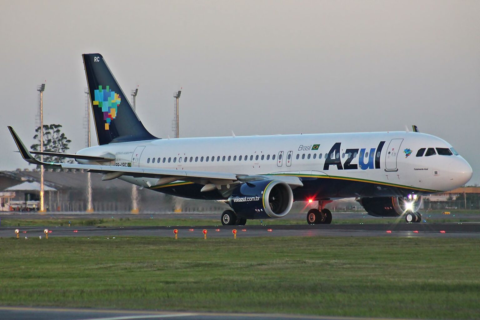 Avião da Azul retorna a Manaus após problema técnico a caminho de Parintins