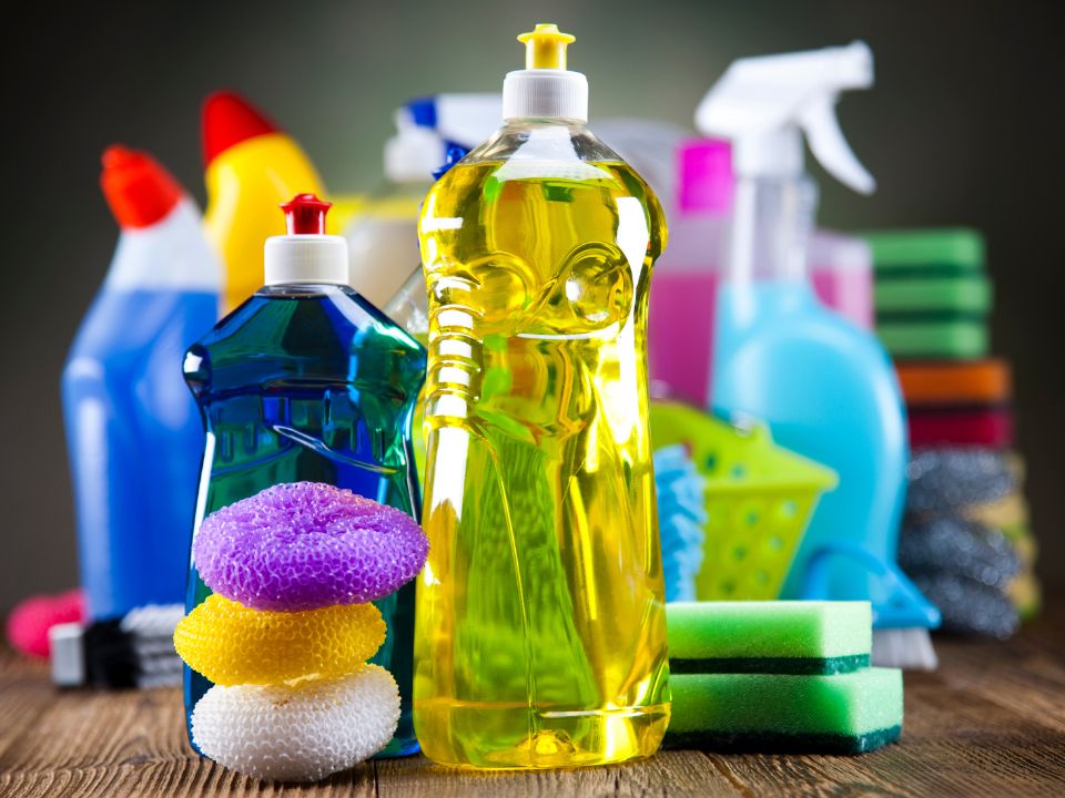 Misturar produtos de limpeza é perigoso e já causou internações no Pará