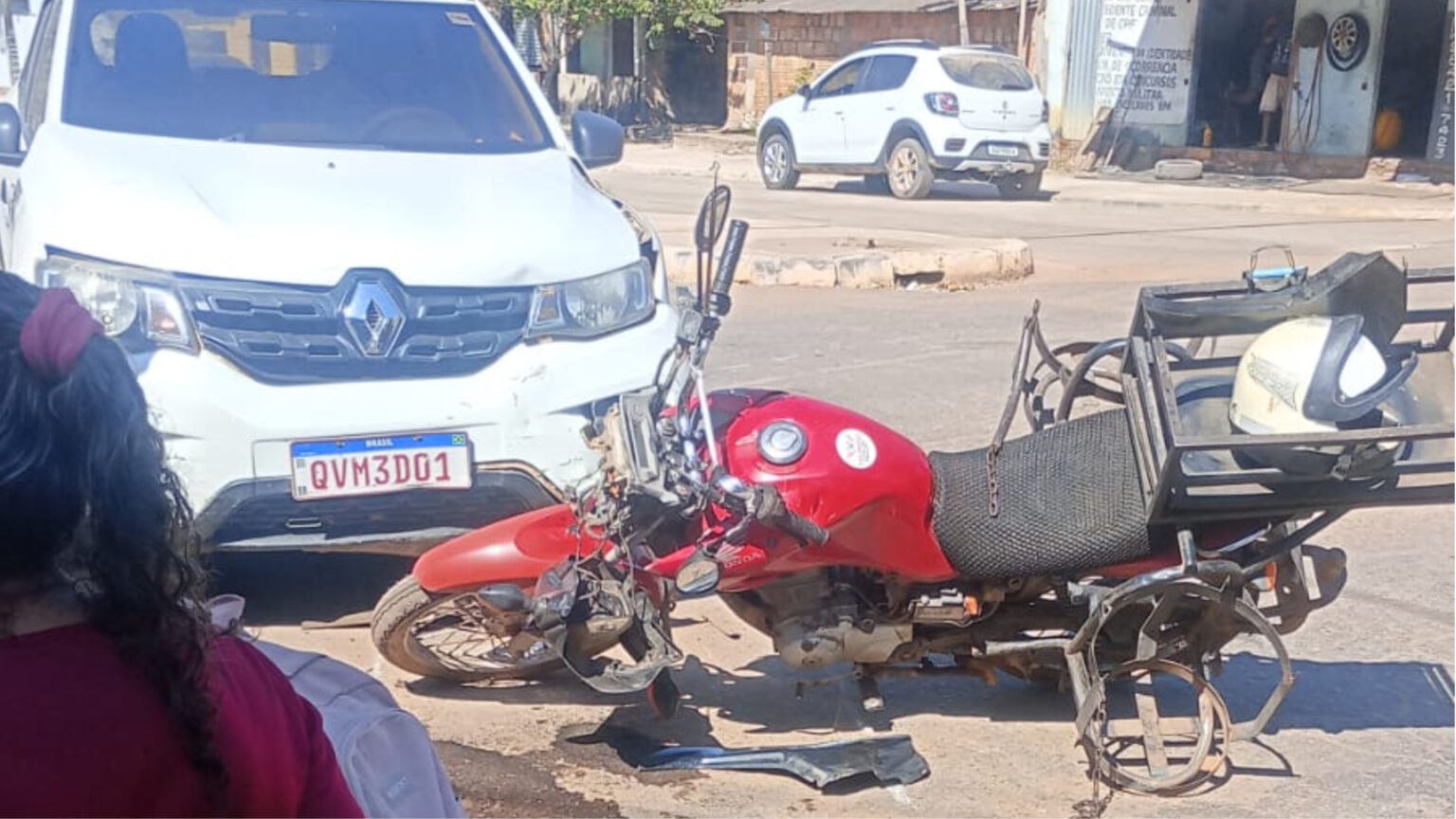 Motociclista colide com táxi e fica ferido no bairro São Félix, em Marabá