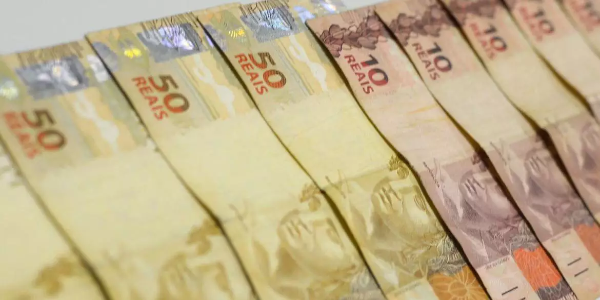 Simone Tebet confirma previsão de salário mínimo de R$ 1.630 para 2026