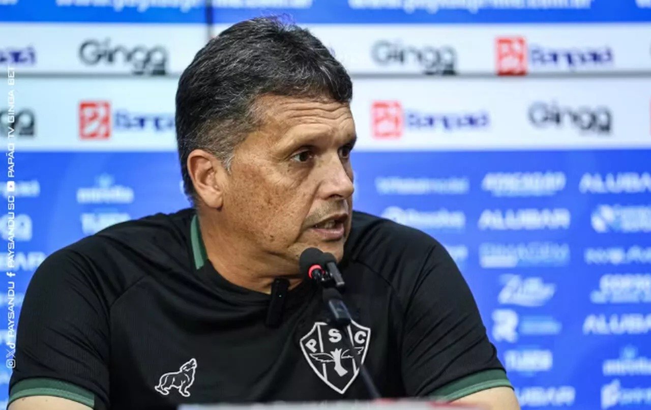 Técnico do Paysandu critica VAR após empate com Atlético-GO: ‘Apitou o jogo’