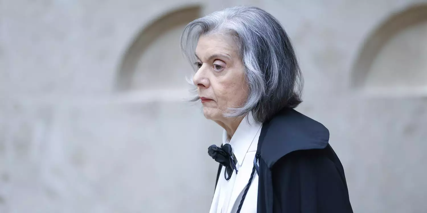Senadores pedem impeachment da ministra do STF Cármen Lúcia