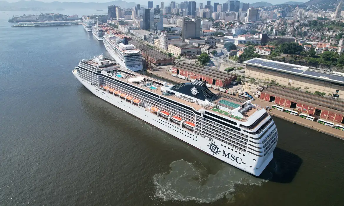 Brasil contrata navios para hospedagem na COP30