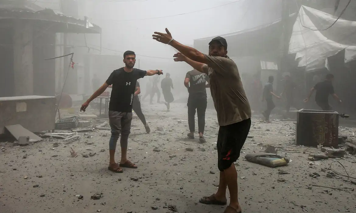 Míssil israelense atinge crianças de Gaza que coletavam água