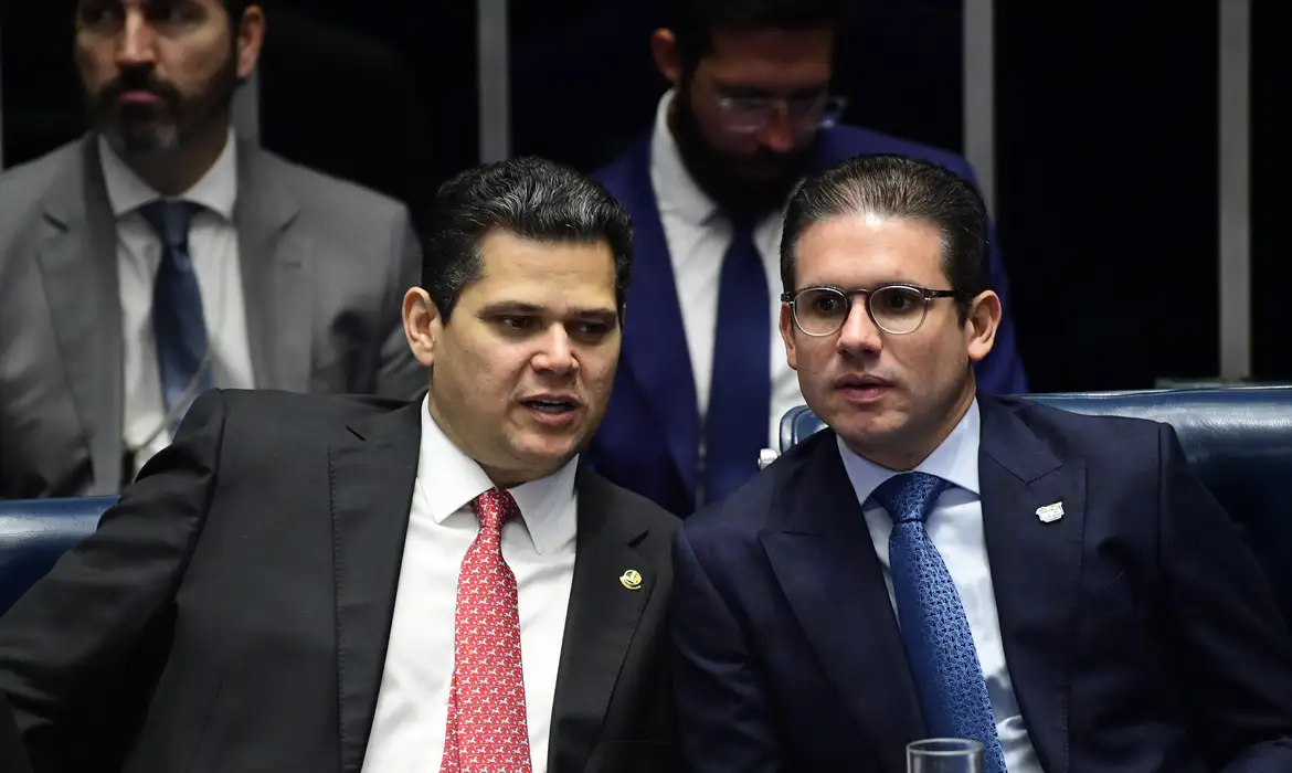 Chefes do Senado e da Câmara falam em união contra “agressão” dos EUA