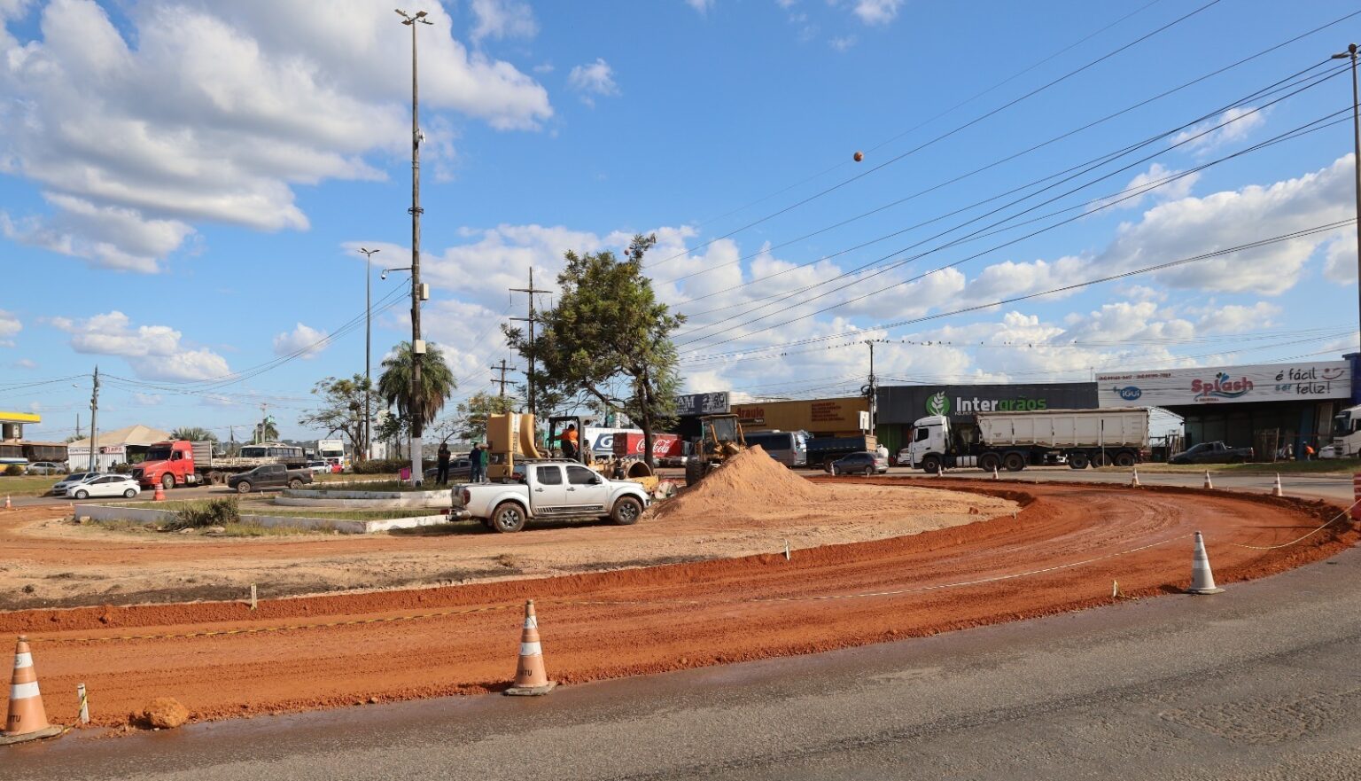 Prefeitura de Marabá realiza terraplanagem e colocação de cascalho na rotatória do Km 06