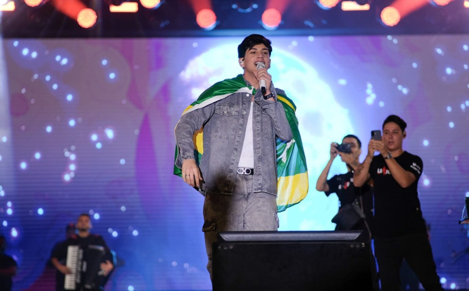 Forró e alegria marcam segunda noite do Maraverão com Léo Foguete