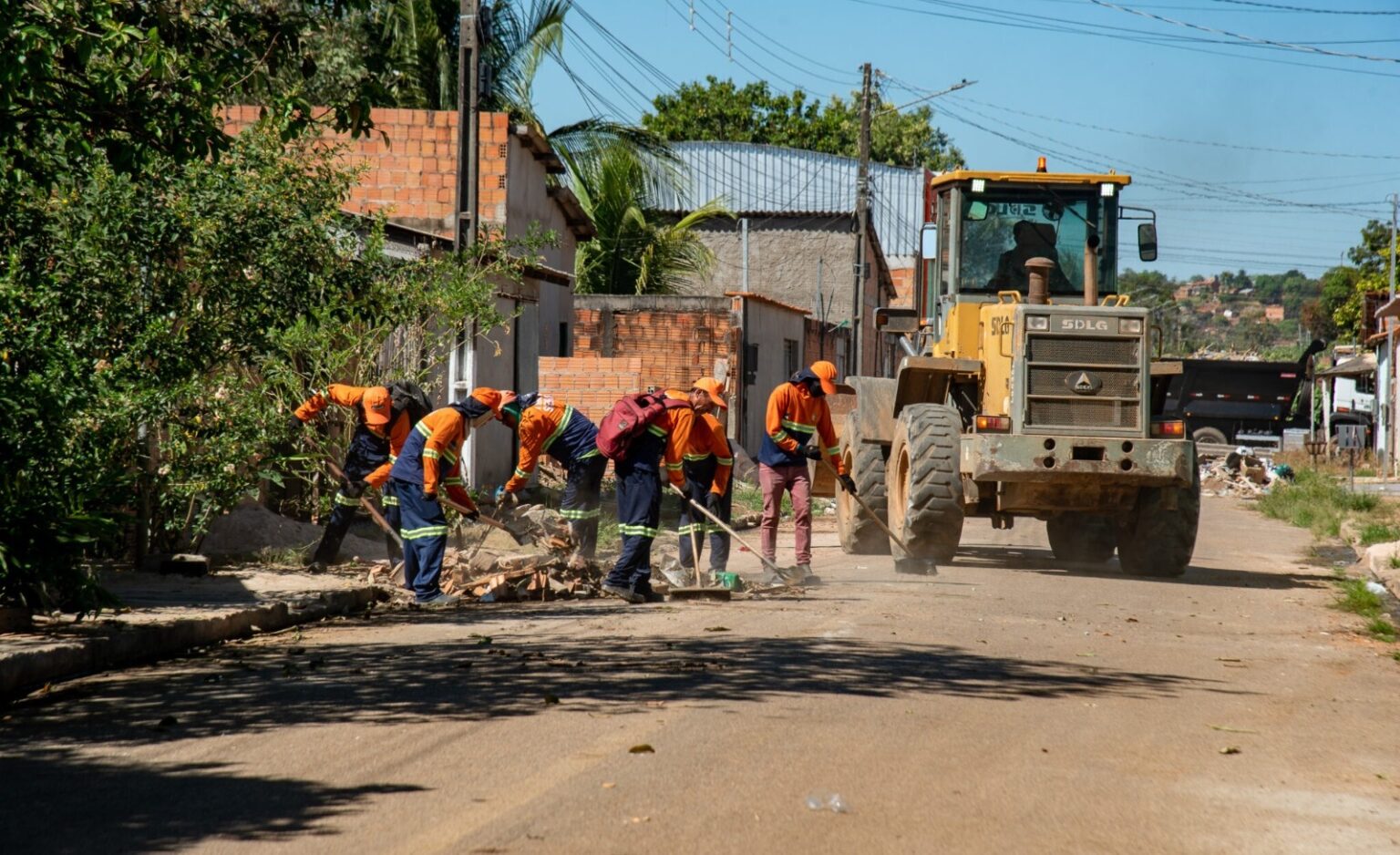 Prefeitura de Parauapebas realiza mutirão de limpeza nos bairros Primavera e Chácaras