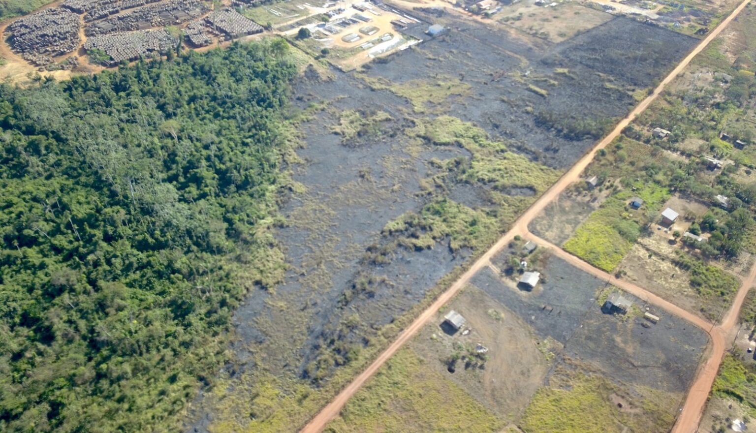 Prefeitura de Parauapebas age rápido e controla incêndio no Distrito Industrial