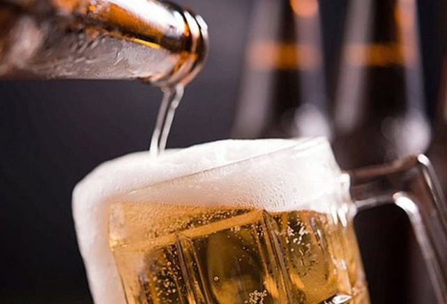 Homem morre após passar um mês bebendo apenas cerveja