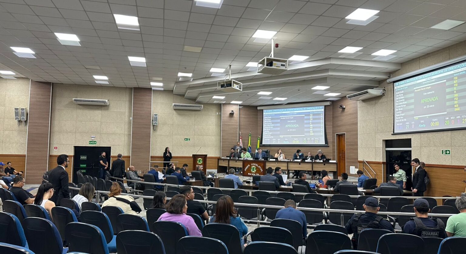 Câmara reabre sem votação sobre Toni Cunha e com vereador hospitalizado