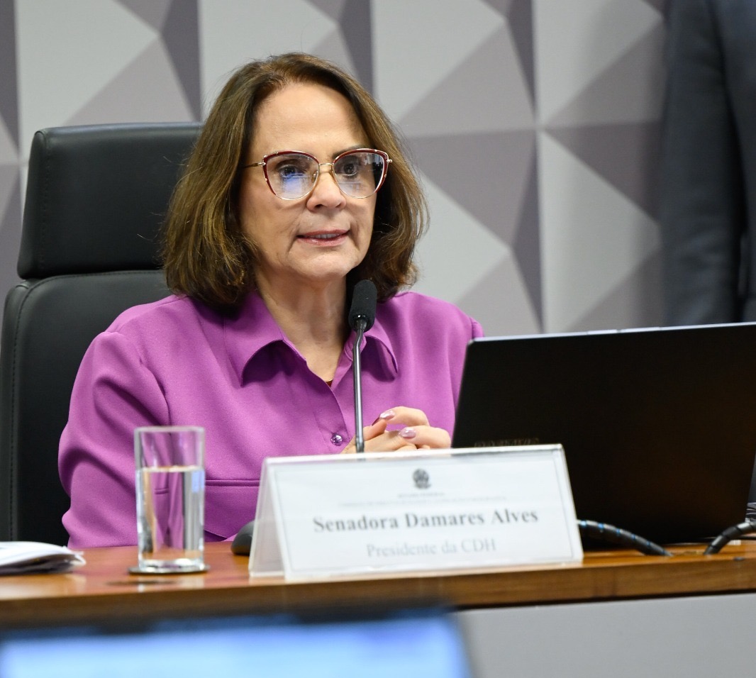 Damares Alves revela que está com câncer de mama